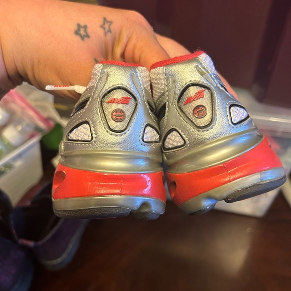 Avis womens size 6 Tennis Shoe - Picture 5 of 5